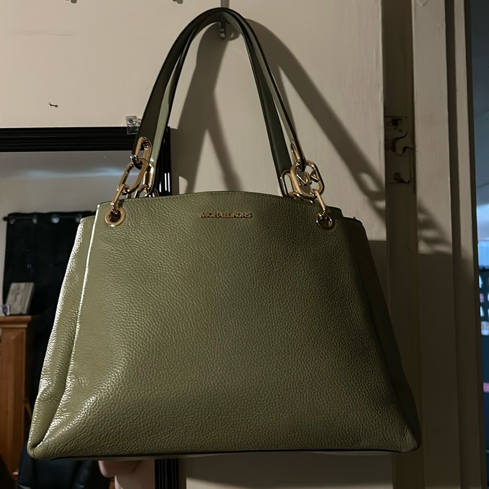 Michael Kors Trisha Large Pebbled Leather Shoulder Bag - Picture 8 of 12